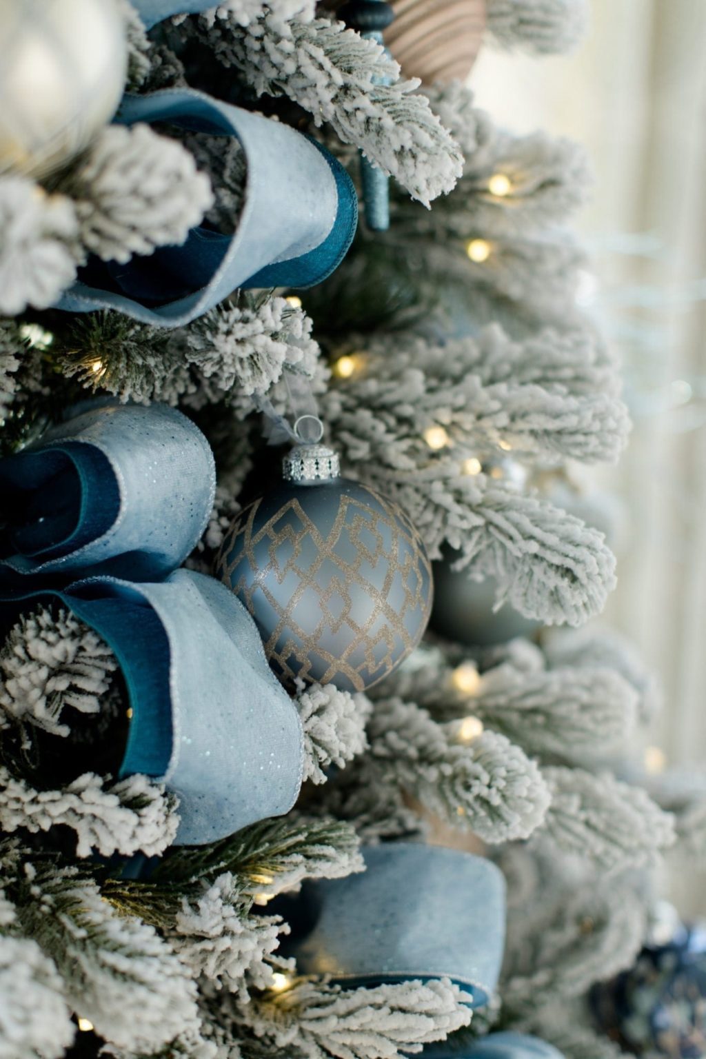 Christmas decorations blue themed - featured in ElleDecor | bluegraygal