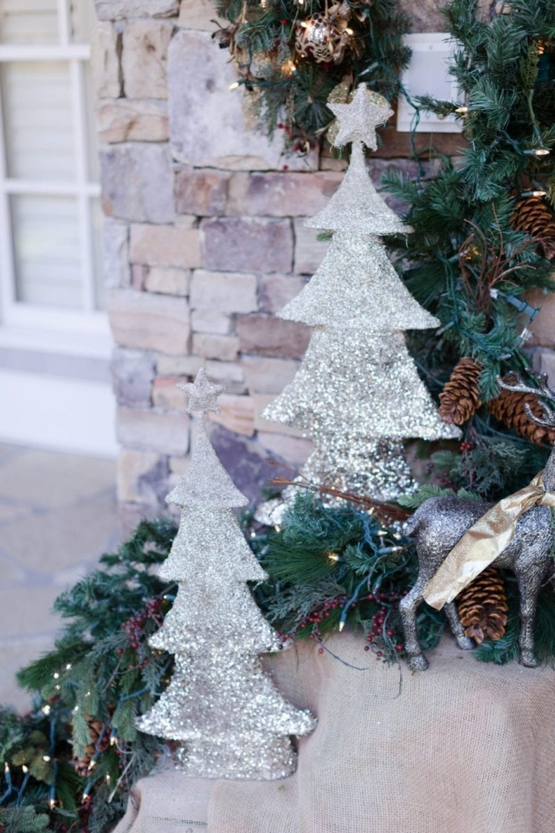 How to Decorate your Front Door for Christmas - bluegraygal