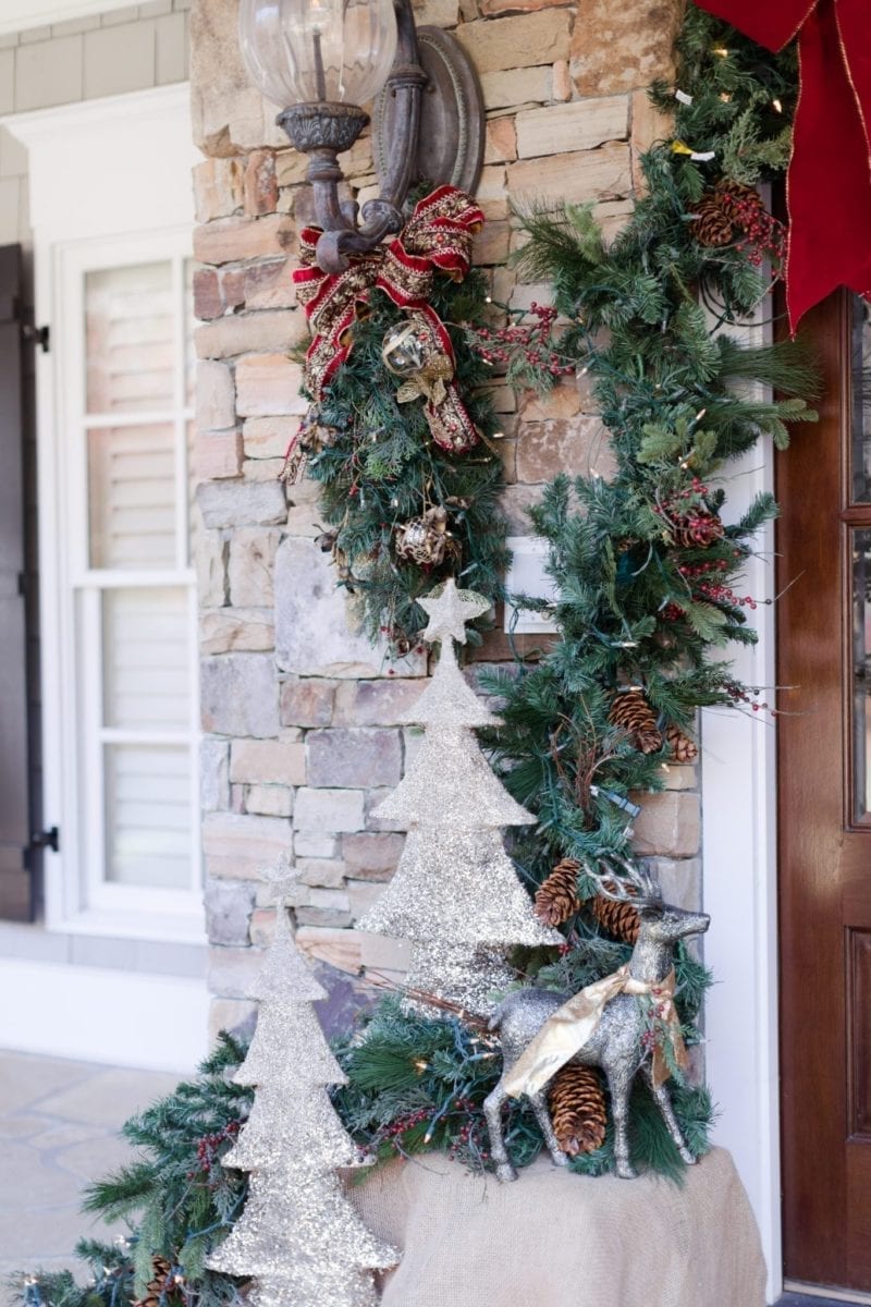 How to Decorate your Front Door for Christmas - bluegraygal