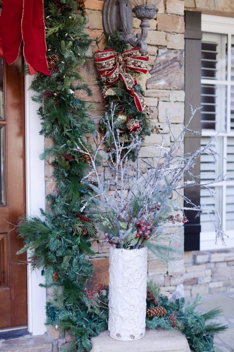 How to Decorate your Front Door for Christmas - bluegraygal