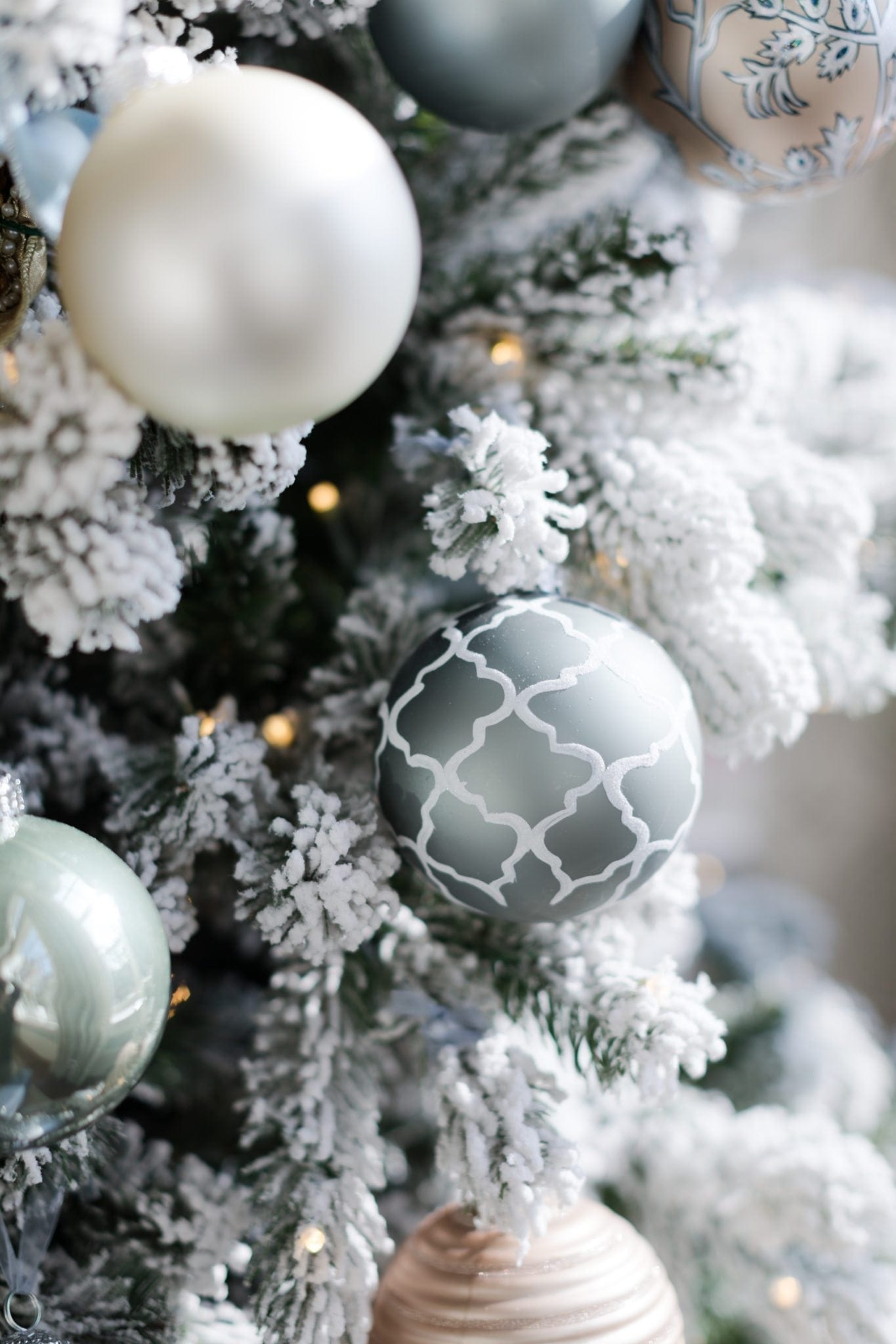3 things to look for in an artificial tree - bluegraygal