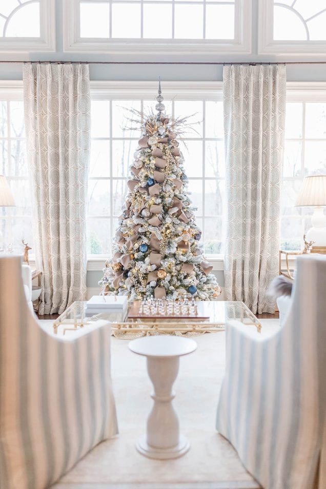 20-incredibly-inspiring-ideas-to-decorate-with-flocked-christmas-trees