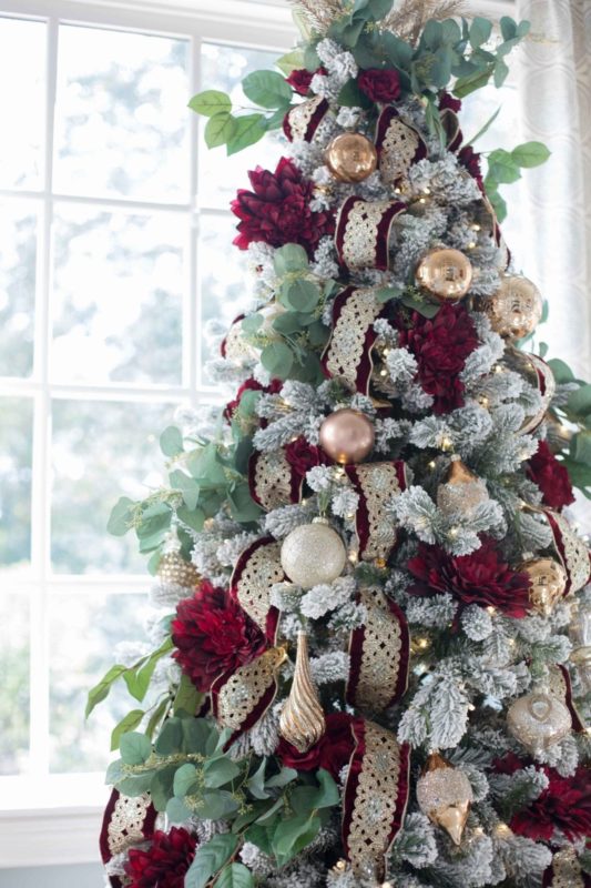 How to Decorate a red and Gold flocked Christmas tree for that ...