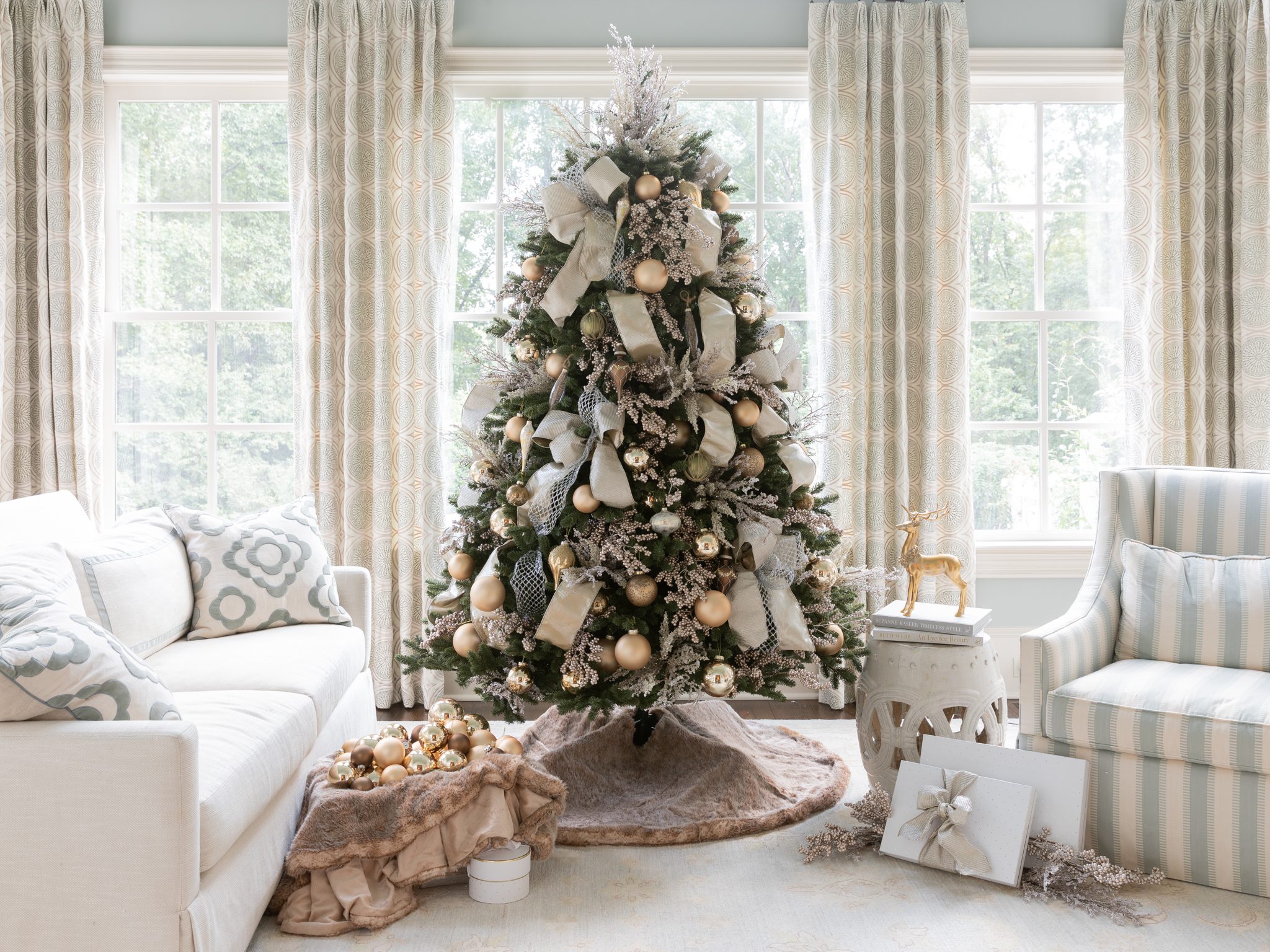 Traditional Gold Glam Christmas Tree - bluegraygal